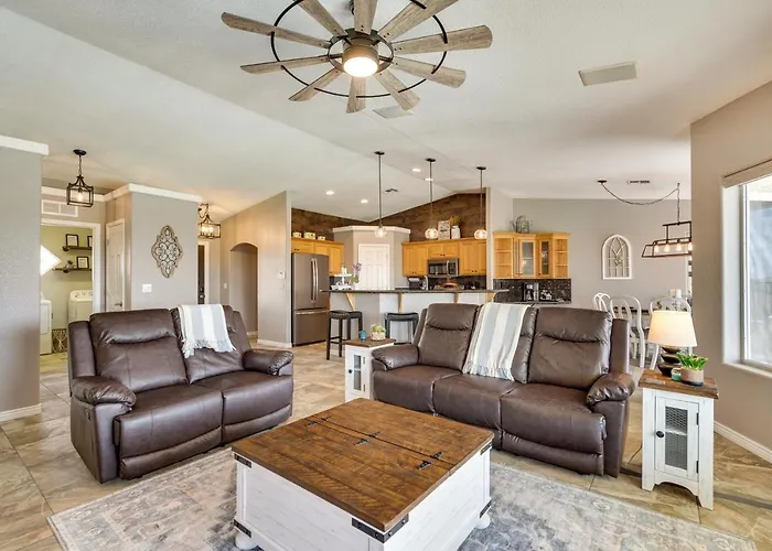 Pet Friendly W/ Private Pool: Havasu Home! * Lake Havasu City