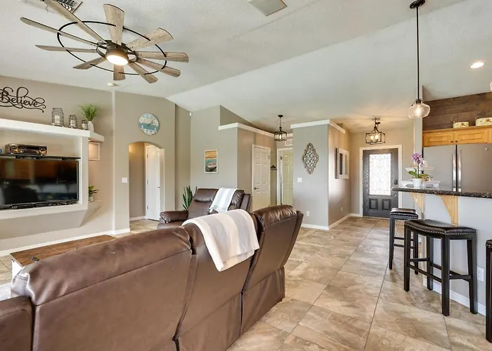 Pet Friendly W/ Private Pool: Havasu Home! Holiday home
