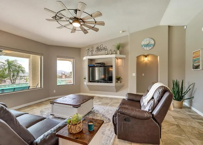 Pet Friendly W/ Private Pool: Havasu Home! Holiday home *