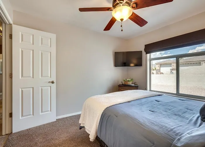 Pet Friendly W/ Private Pool: Havasu Home! Holiday home
