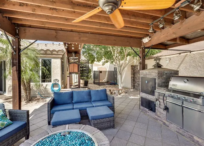 Pet Friendly W/ Private Pool: Havasu Home! Holiday home