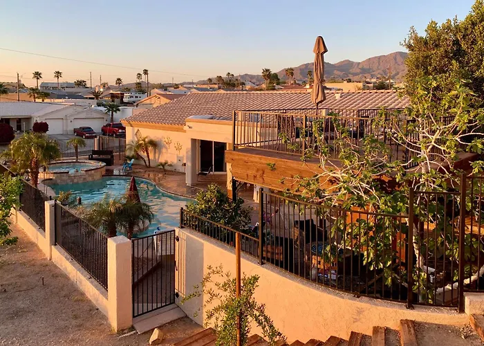 Pet Friendly W/ Private Pool: Havasu Home! Holiday home *